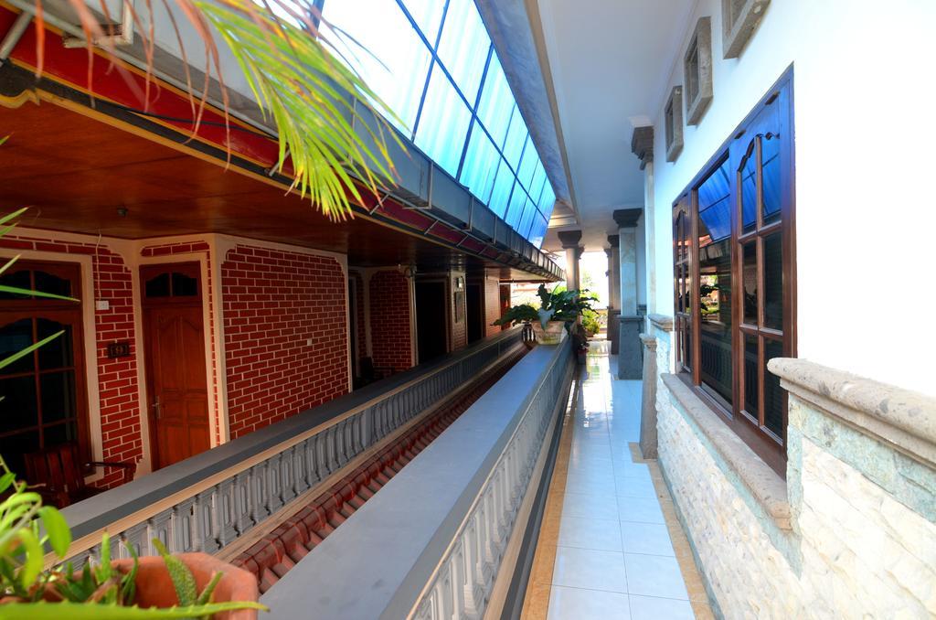 Lori Beach Inn Seminyak Extérieur photo